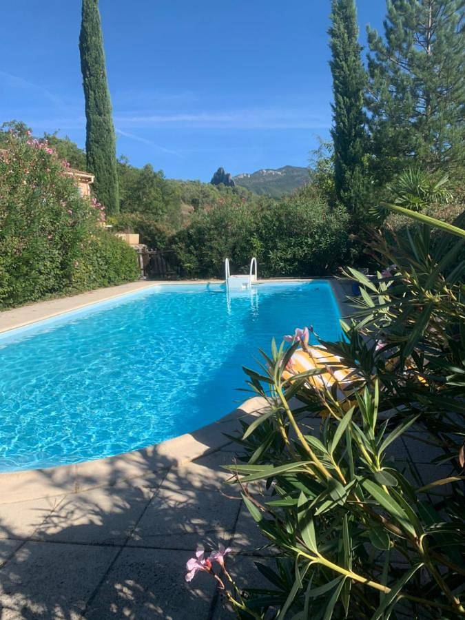 Chambre d’hôte pour 2 personnes, avec Terrasse ainsi que Jardin et Piscine