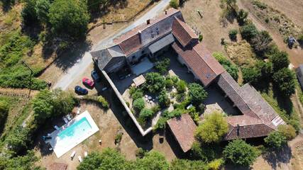 Gîte pour 14 personnes, avec piscine ainsi que jardin et terrasse à Le Ségur
