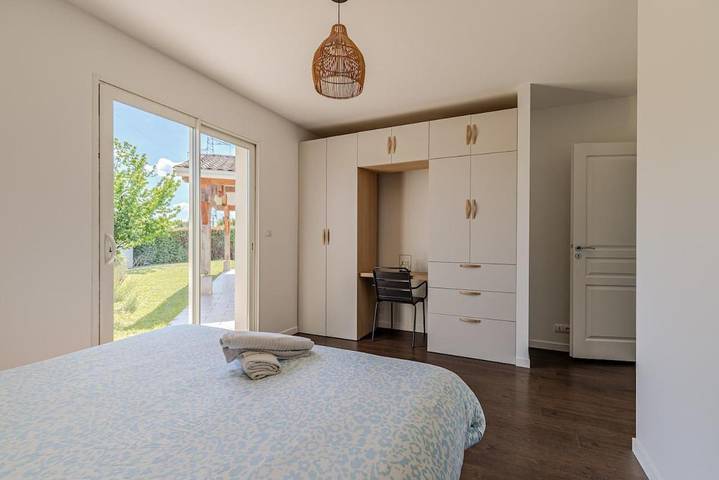 Location de vacances pour 8 personnes, avec Terrasse et Piscine à Carignan-de-Bordeaux - 3