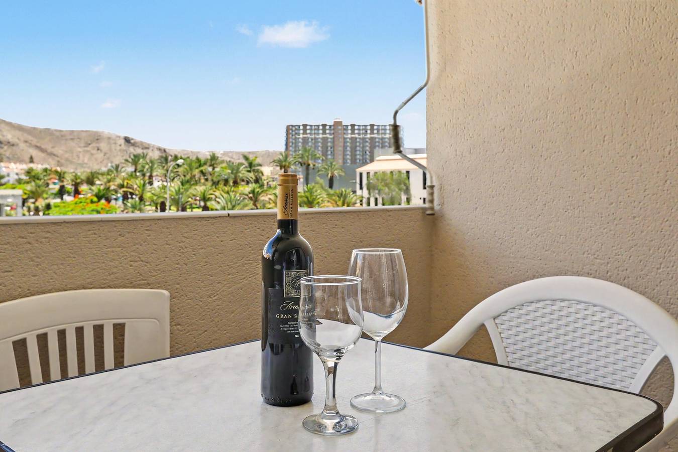 Geheel appartement, Vakantieverblijf "Prettig verblijf in het centrum van Plaza Los Cristianos" in Los Cristianos, Arona