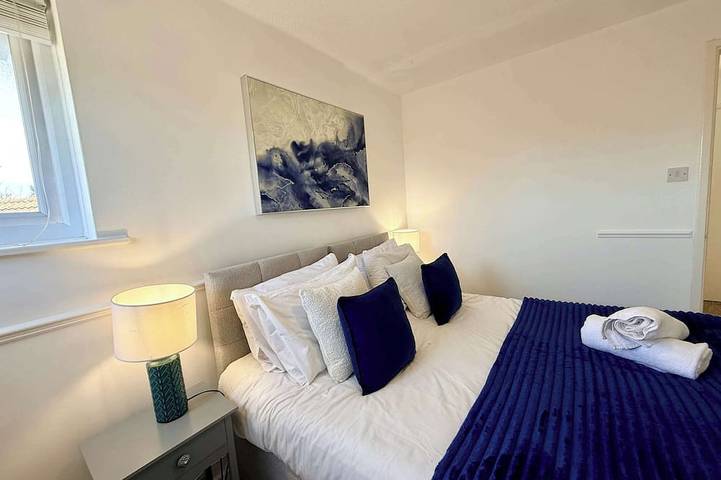 Ganze Wohnung, 2-Bed Milton Keynes Maisonette Parking in Milton Keynes, Südostengland