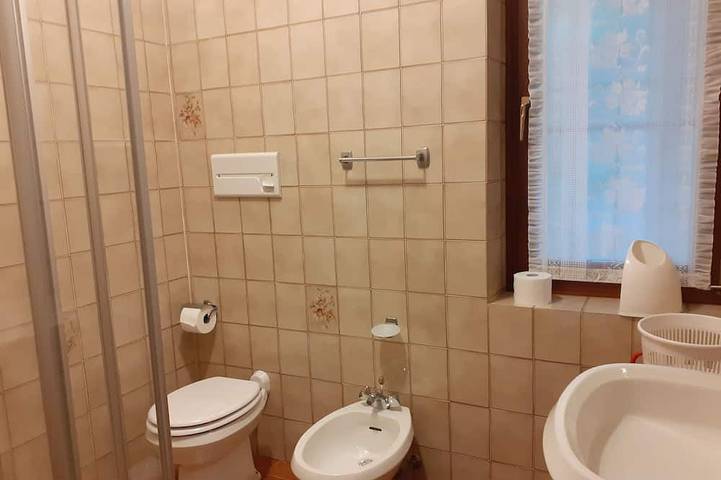 Ganze Wohnung, Wunderbarer Seeblick, Wifi, Schwimmbad, Garage in Malcesine, Gardasee-Berge