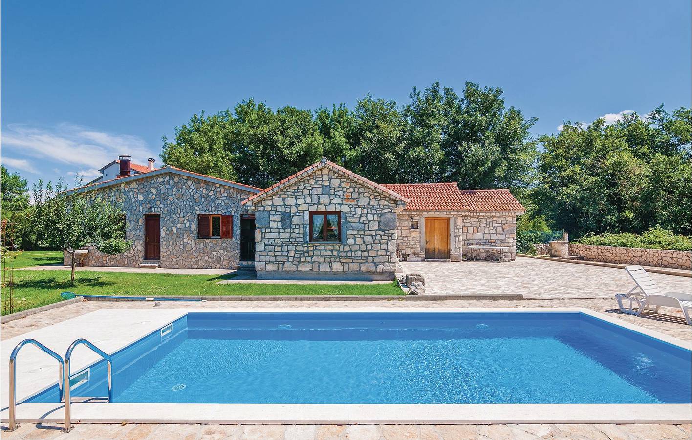 Spacieux appartement de 135 m² avec piscine, terrasse, Wi-Fi et parking in Poličnik, Région de Zadar