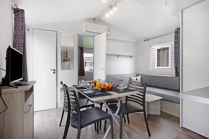 Chalet 'Bungalow T2 I I- 15 Min From Nazaré' with Shared Pool, Private Terrace and Air Conditioning in Leiria District