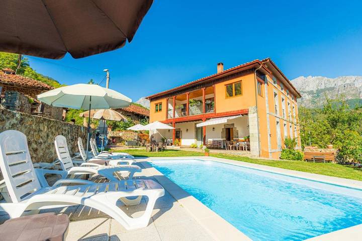 Apartamento para 3 personas, con Terraza además de Jardín y Piscina en Camaleño