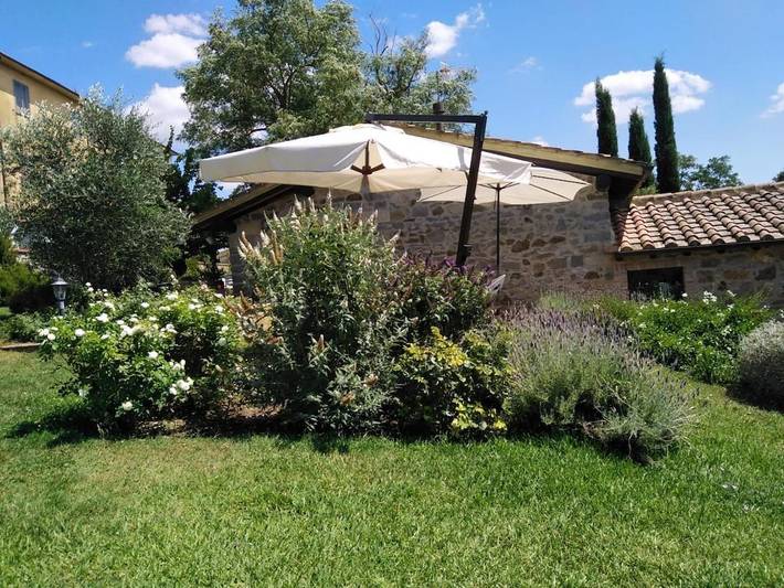 Casa vacanza per 7 persone, con Balcone e Terrazza nonché Giardino e Piscina a Cinigiano
