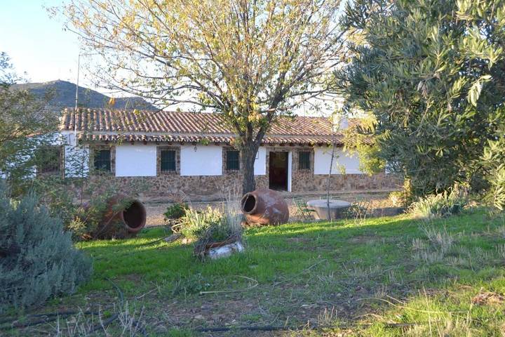 Casa rural para 12 personas, con Terraza y Jardín además de Piscina y Vistas en La Serena - 4