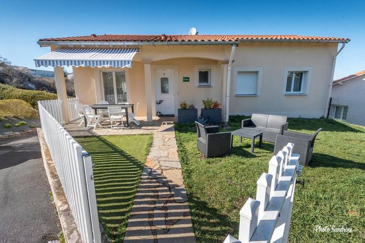 Appartement de vacances pour 6 personnes, avec jardin ainsi que terrasse et jacuzzi
