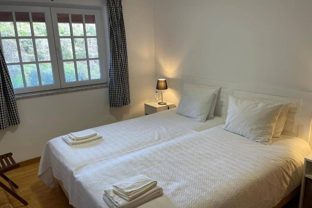 Casa do Olival Three-Bedroom House in Salzedas, Vale do Douro