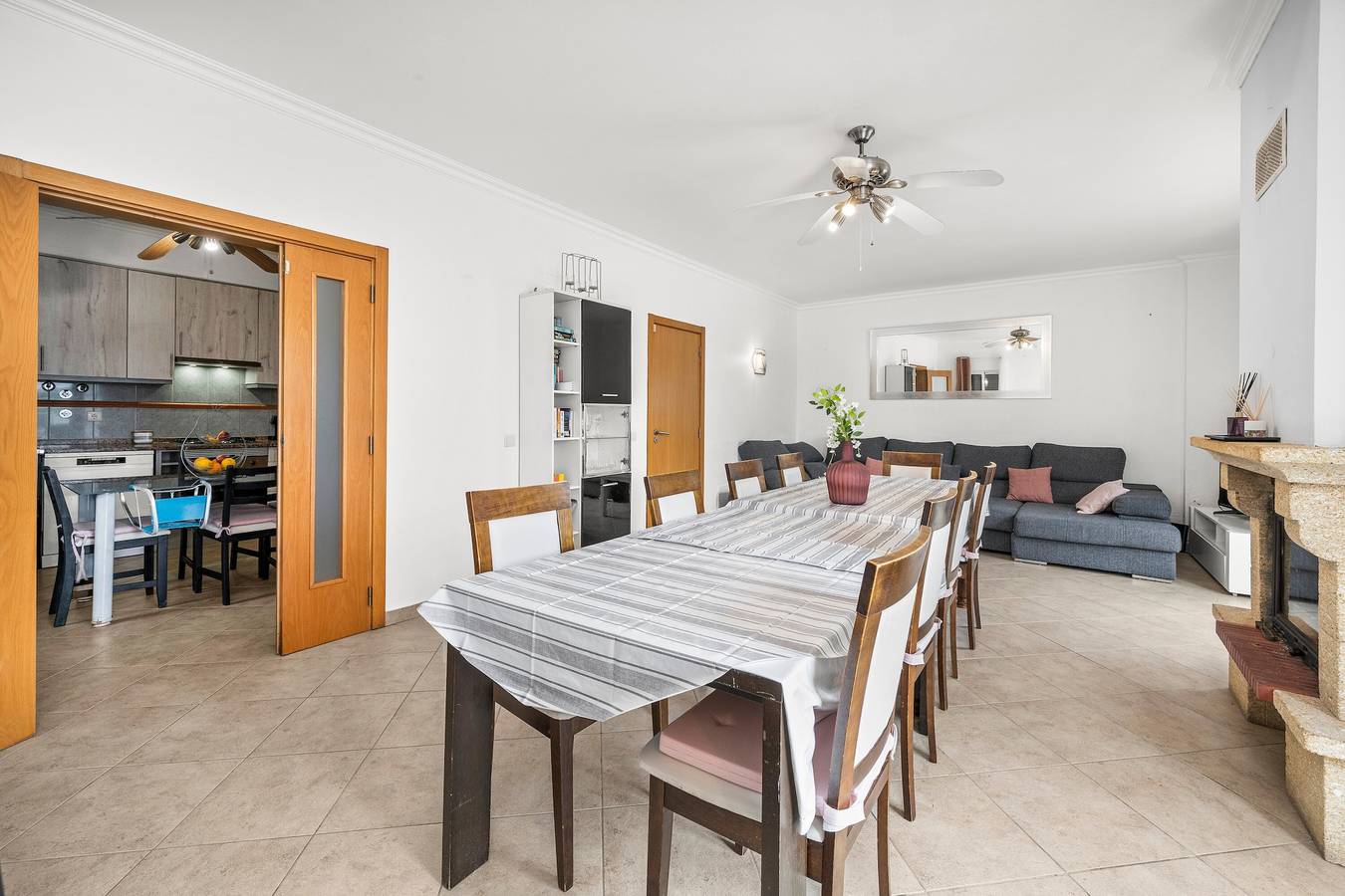 Vakantiehuis 'Vila Pedra' met Uitzicht op de Bergen, Wi-Fi en Airconditioning in Alcantarilha, Alcantarilha e Pêra