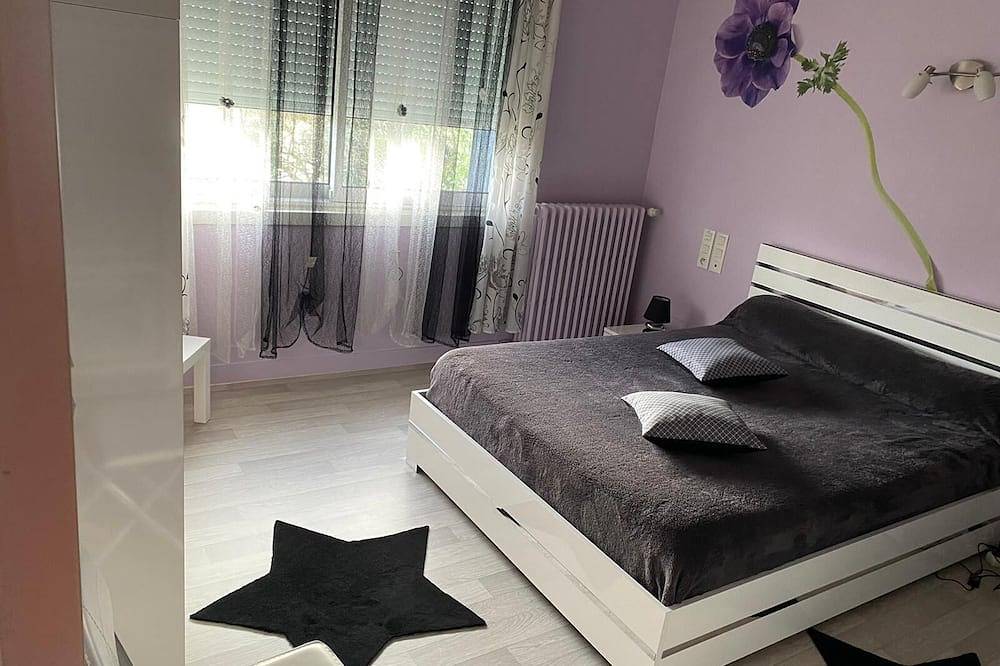 Entire apartment, Totally independent apartment on the first floor of a detached house in Bergerac, Périgord Pourpre
