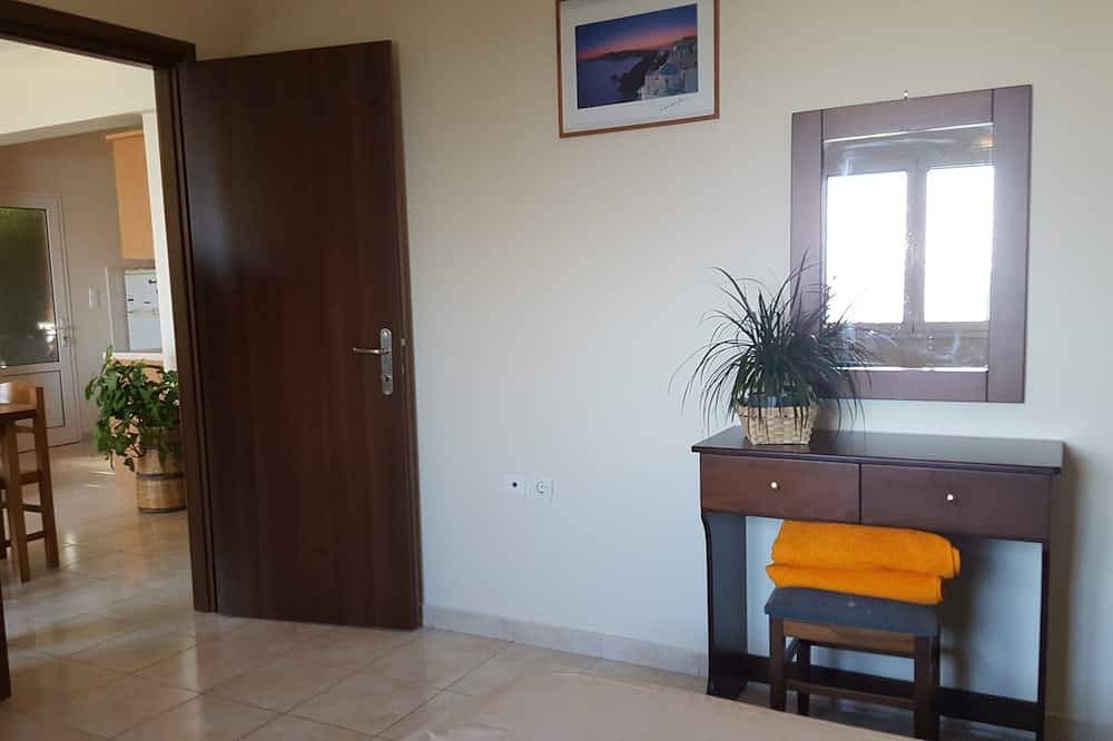 Ganze Wohnung, Sunrise 4 - Beautifully Located Air Conditioned Apartment Above Beach in Xiropigado, Kynouria