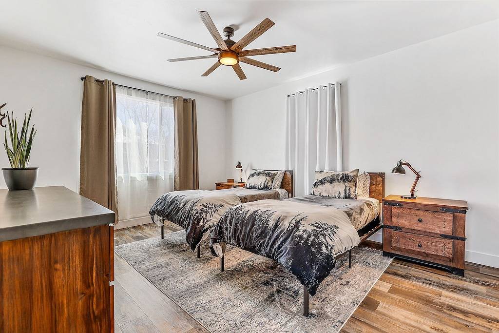 Gathering Tree's 6 Boutique Queen Suites Downtown Retreat in Flagstaff, Coconino Nationalwald