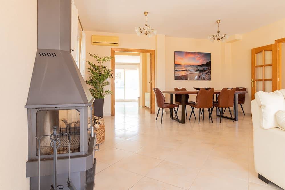 Casa Julia spacious villa with large private pool in Busot, Costa Blanca