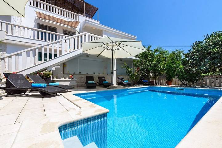 Schönes familienfreundliches Ferienhaus mit privatem Swimmingpool in Marina, Split-Dalmatien