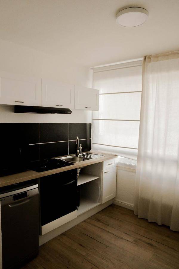 Appartement entier, Belle appartement lumineux -Tram au pied de l'immeuble - in Hérouville-Saint-Clair, Région de Caen