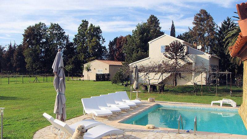 Gîte pour 4 personnes, avec terrasse ainsi que piscine et jardin à Sorbo-Ocagnano - 2