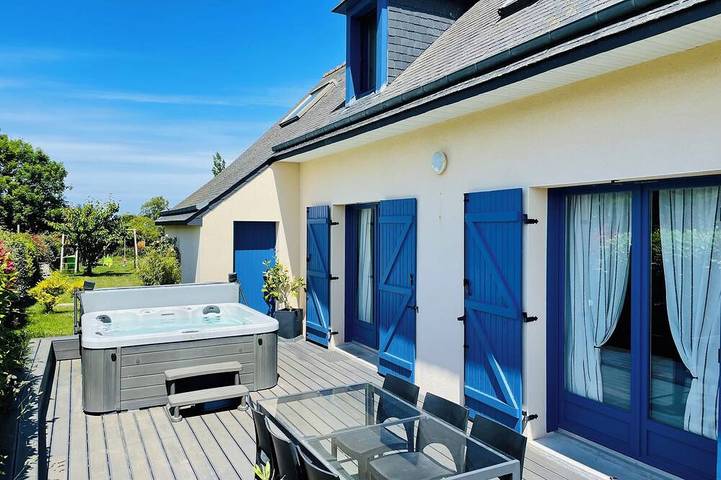 Location de vacances pour 8 personnes, avec terrasse ainsi que jacuzzi et jardin dans Les Hospitaux (Erquy)