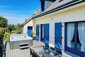 Location de vacances pour 8 personnes, avec jardin ainsi que jacuzzi et terrasse dans Les Hospitaux (Erquy)
