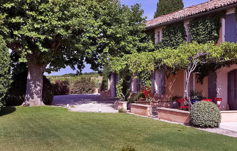 Location de vacances pour 6 personnes, avec Terrasse et Piscine à Violès