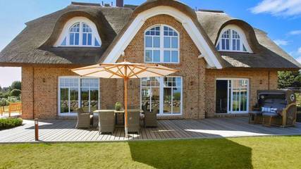 Strandhaus für 6 Personen, mit Terrasse und Sauna sowie Garten und Ausblick, kinderfreundlich in Lobbe