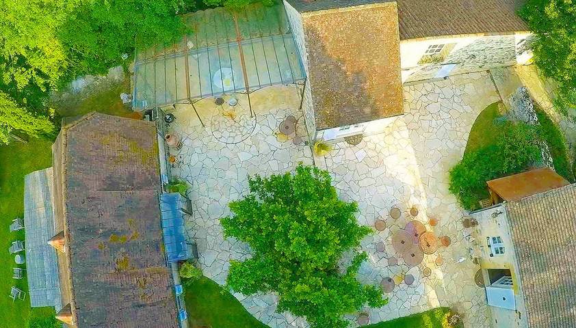 Gîte pour 4 personnes, avec piscine et jacuzzi ainsi que jardin et terrasse, animaux acceptés à Simeyrols - 3