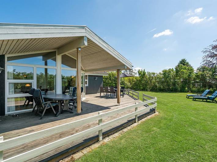Ferieudlejning for 8 personer, med Terrasse og Sauna i Vejlby Fed