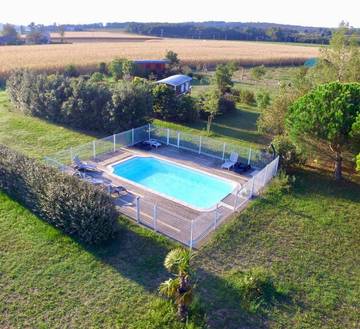 Mobil home pour 4 personnes, avec vue ainsi que jardin et piscine, adapté aux familles à Livron-sur-Drôme