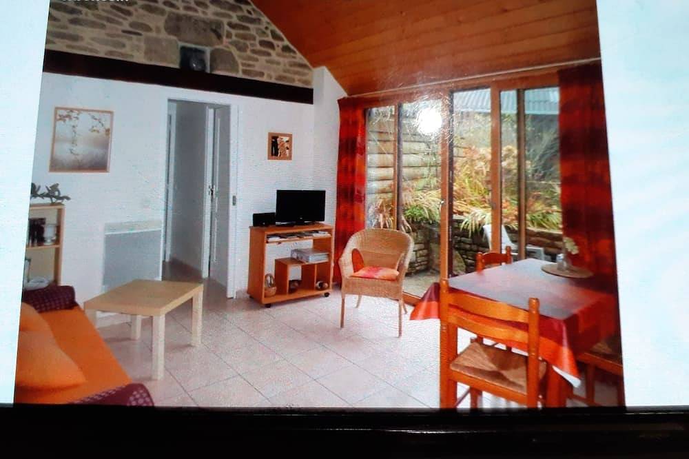 Maison pour 2 personnes au calme in Berrien, Région de Châteaulin