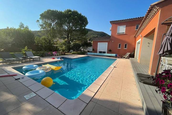 Location de vacances pour 10 personnes, avec jardin et piscine dans Sallèles du Bosc