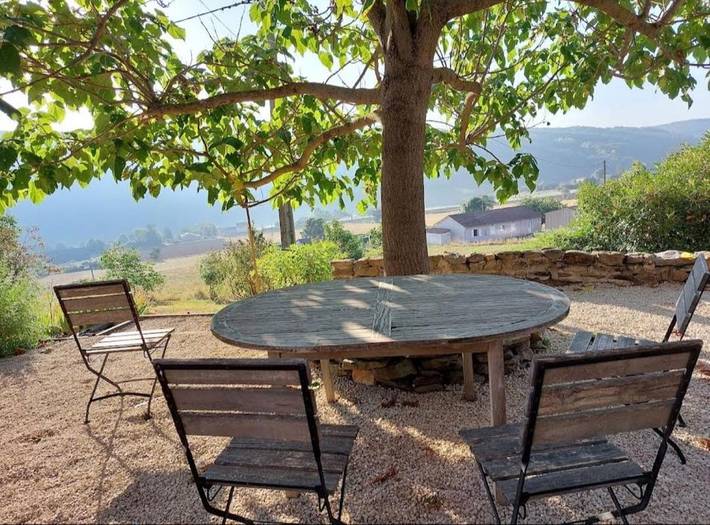 Location de vacances pour 4 personnes, avec terrasse ainsi que vue et jardin, animaux acceptés à Blesle - 4
