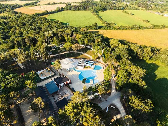 Camping pour 8 personnes, avec Terrasse
