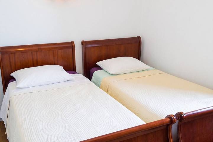 Location de vacances pour 6 personnes, avec Balcon/Terrasse ainsi que Terrasse et Jardin à Lioux - 3