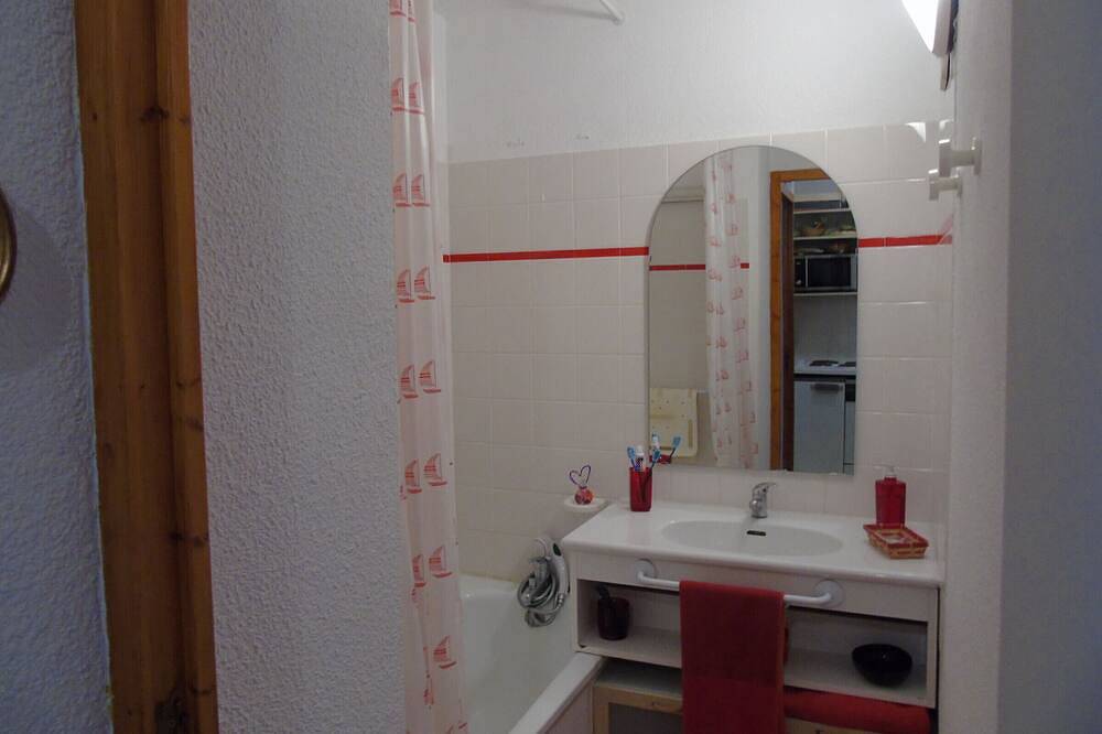 Ganze Wohnung, Gemütliches Studio für 4 Pers, nahe Gondel & Geschäften in Valfréjus, Modane