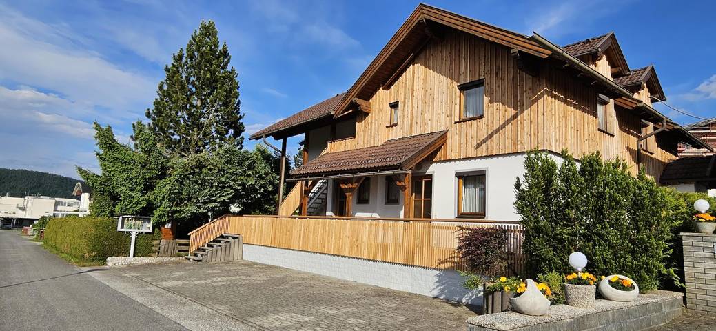 Ferienwohnung für 5 Personen, mit Balkon und Terrasse sowie Garten und Seeblick