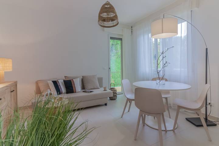 Gîte pour 2 personnes, avec jardin ainsi que vue sur le lac et terrasse dans Perledo