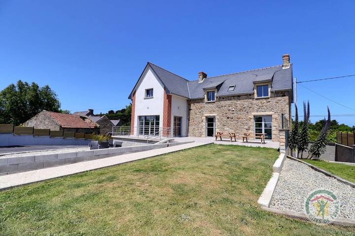 Gîte pour 10 personnes, avec vue et jardin - 1