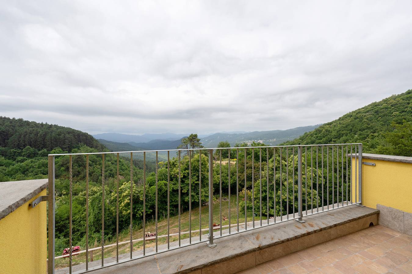 Cały apartament, Apartment 'Camera 2' with Mountain View, Private Terrace and Wi-Fi in Zignago, Prowincja La Spezia