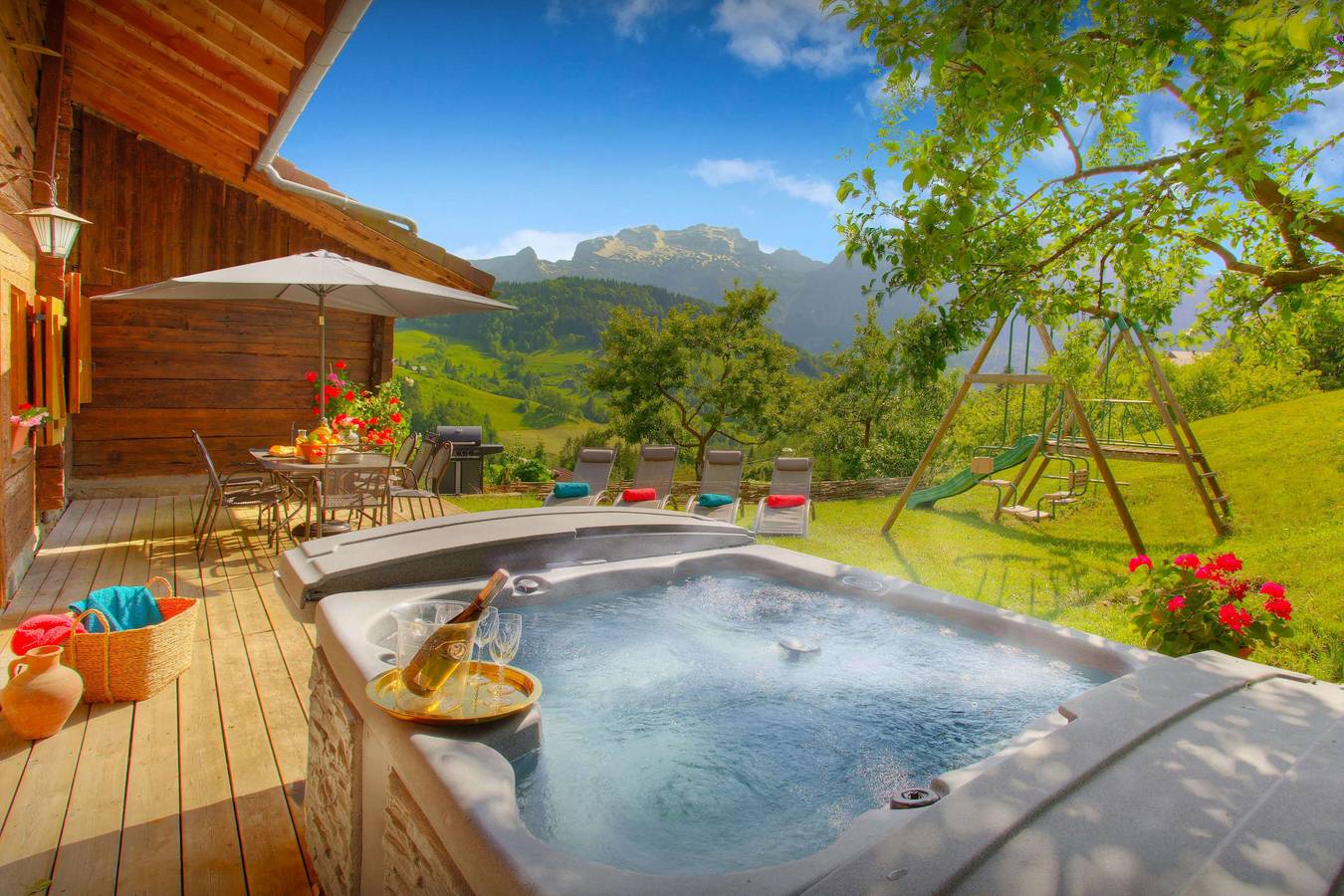 French Alps chalet for 8 close to great skiing & nature - Ovo Network in Manigod, Región de Annecy