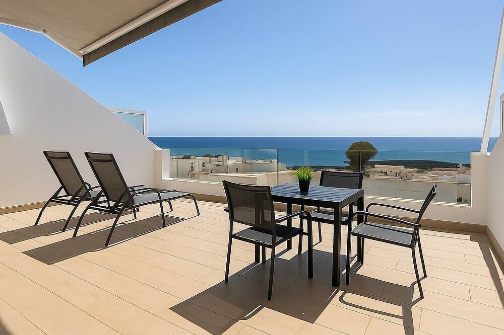 Entire apartment, Zaffiro – Sustainable Escape with Stunning Views in Puerto del Carmen, Tías
