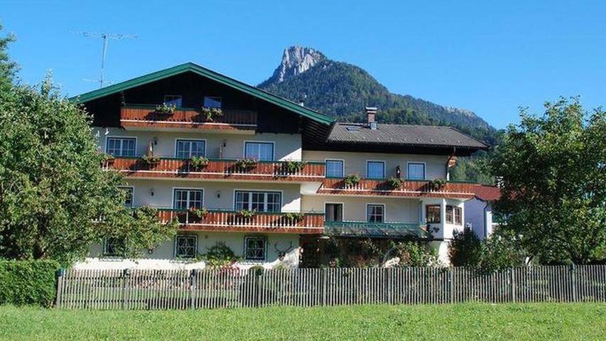 Ferienwohnung für 2 Personen, mit Garten und Balkon in Fuschl am See