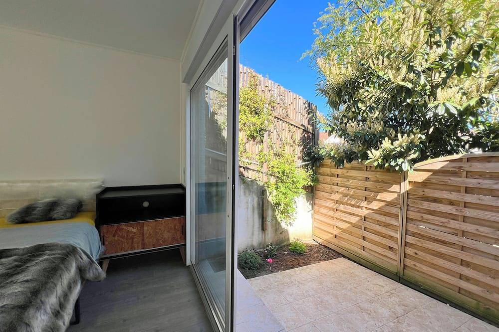 Peaceful Family Home, Garden & Patio & Private Parking, Visit Disney & Paris in Champs-sur-Marne, Seine-et-Marne
