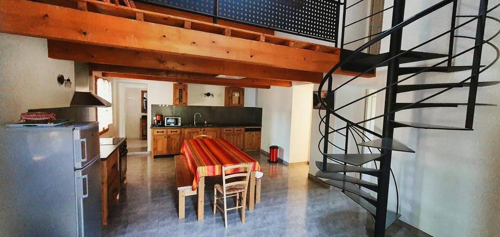 Gîte pour 7 personnes, avec Balcon et Jardin ainsi que Piscine et Vue à Saint-Jean-de-Buèges