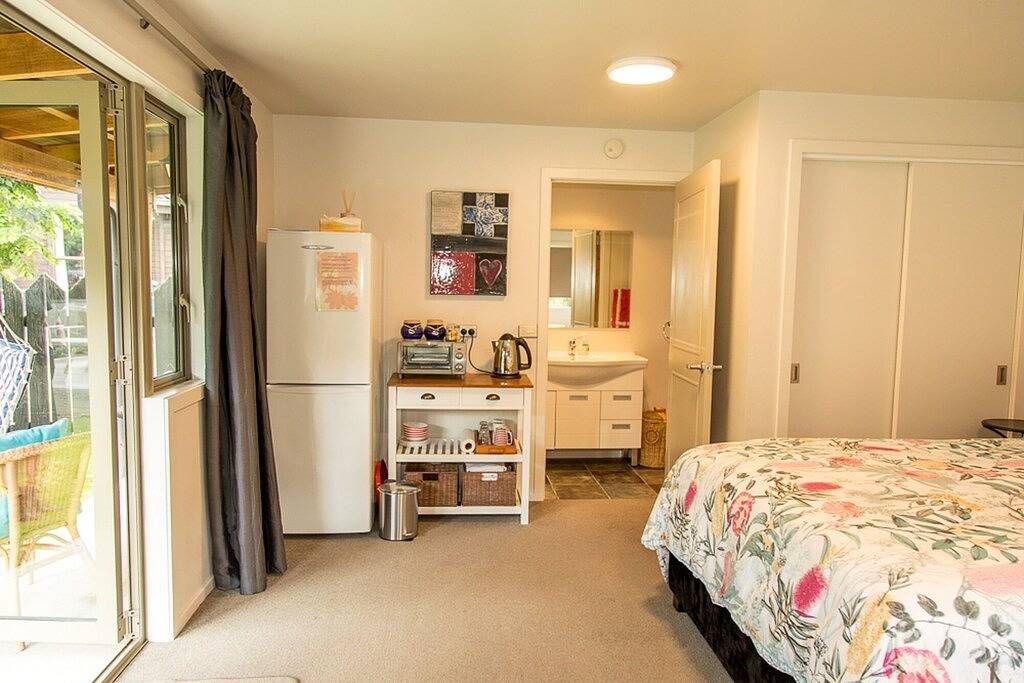 Arrowtown: Unabhängiger, neu renovierter Schlafbereich im hinteren Bereich des privaten Abschnitts in Arrowtown, Otago