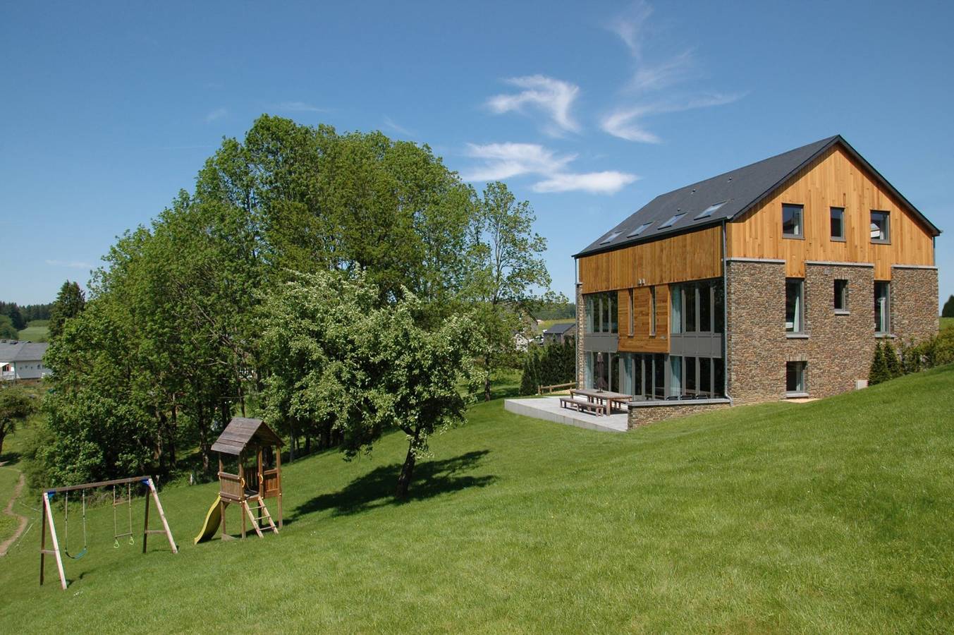 Ardennes Villa Beauséjour 20 pers 8 chambres 8 sdb in Bouillon, Région de Neufchâteau