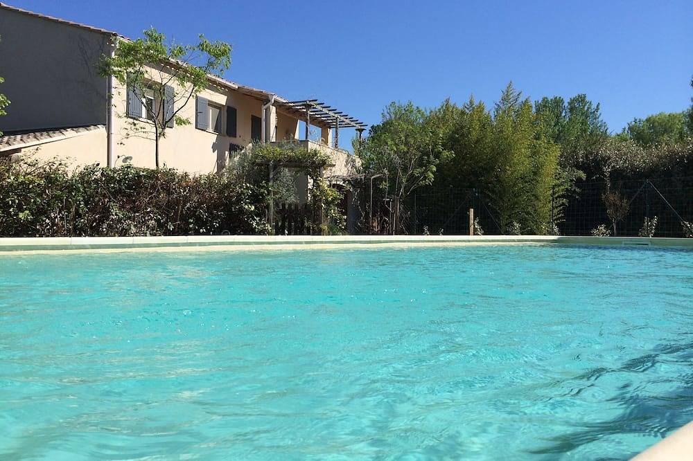 Tiene 4 estrellas amuebladas casa con jardín y piscina. in Aubignan, Vaucluse