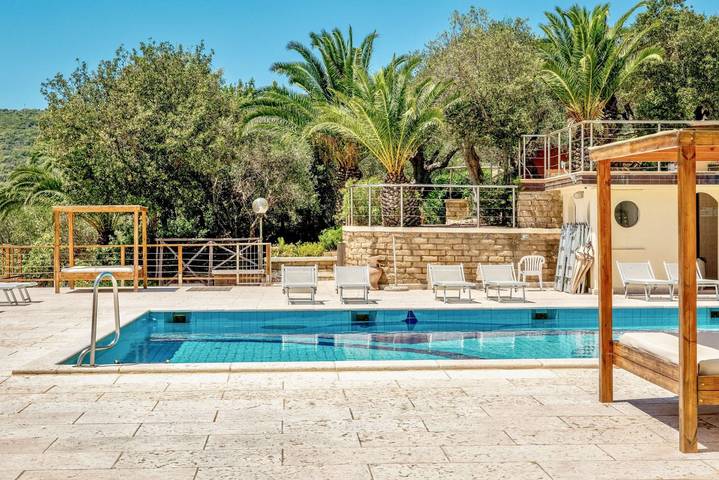 Ferienwohnung für 4 Personen, mit Balkon/Terrasse und Pool - 1
