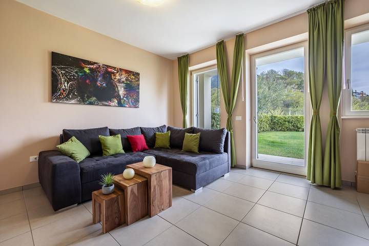 Vakantiewoning voor 4 personen, met Tuin en Uitzicht op het meer in Tignale