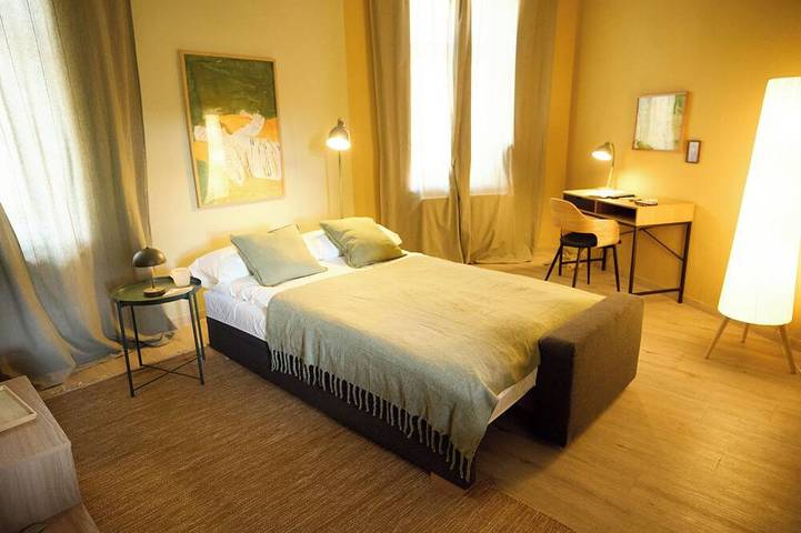 Ganze Wohnung, Ruhiges zentrales 2-Zimmer Apartment \"Borny\" in Schwerin in Schwerin, Schweriner See