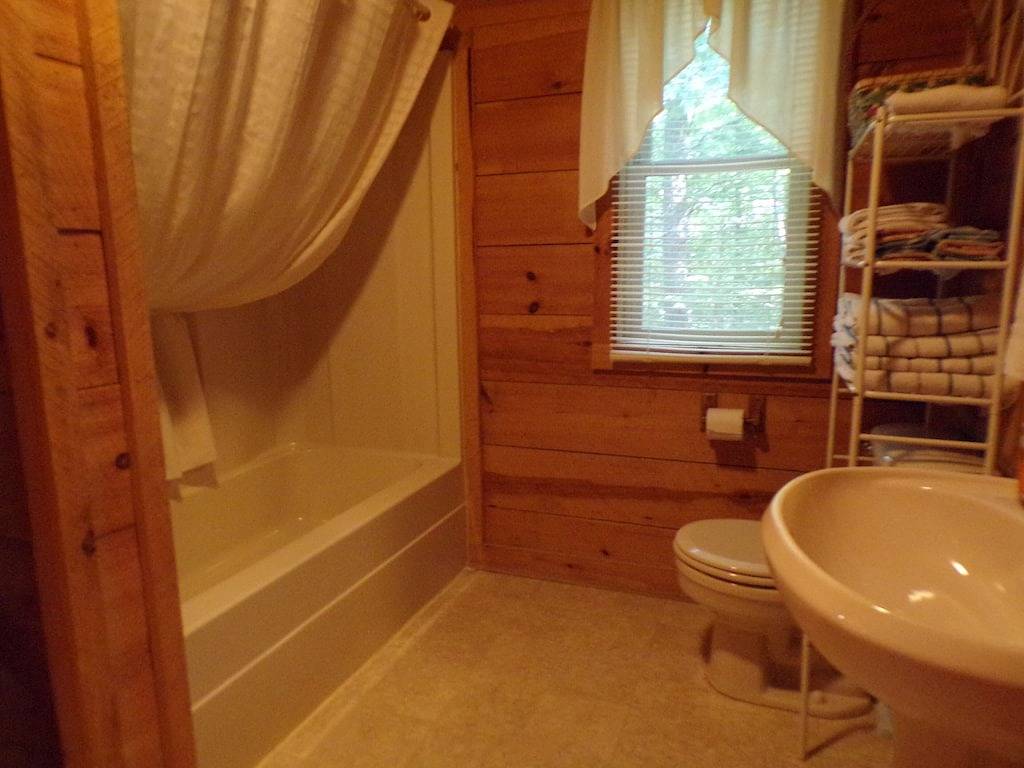 Die abgelegenste private Hütte, Whirlpool Romantik! Keine Nachbarn! In der Nähe von Cades Cove. in Tuckaleechee, Blount County